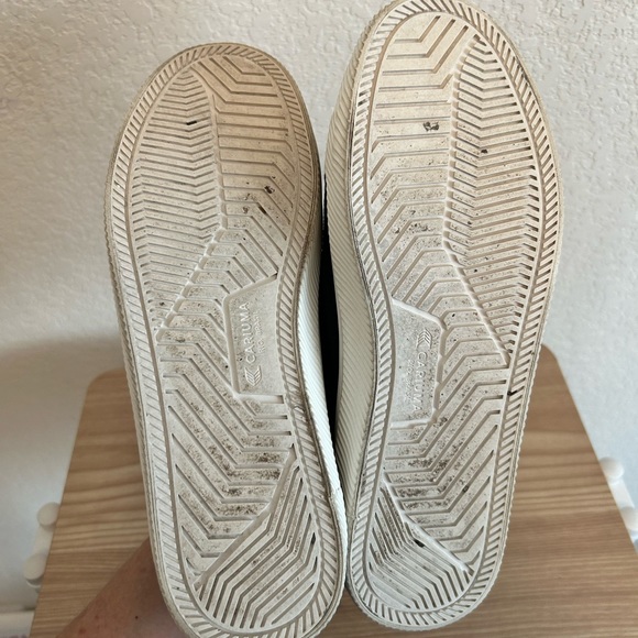 Cariuma Black Canvas Sneakers Size 10 - Picture 9 of 9